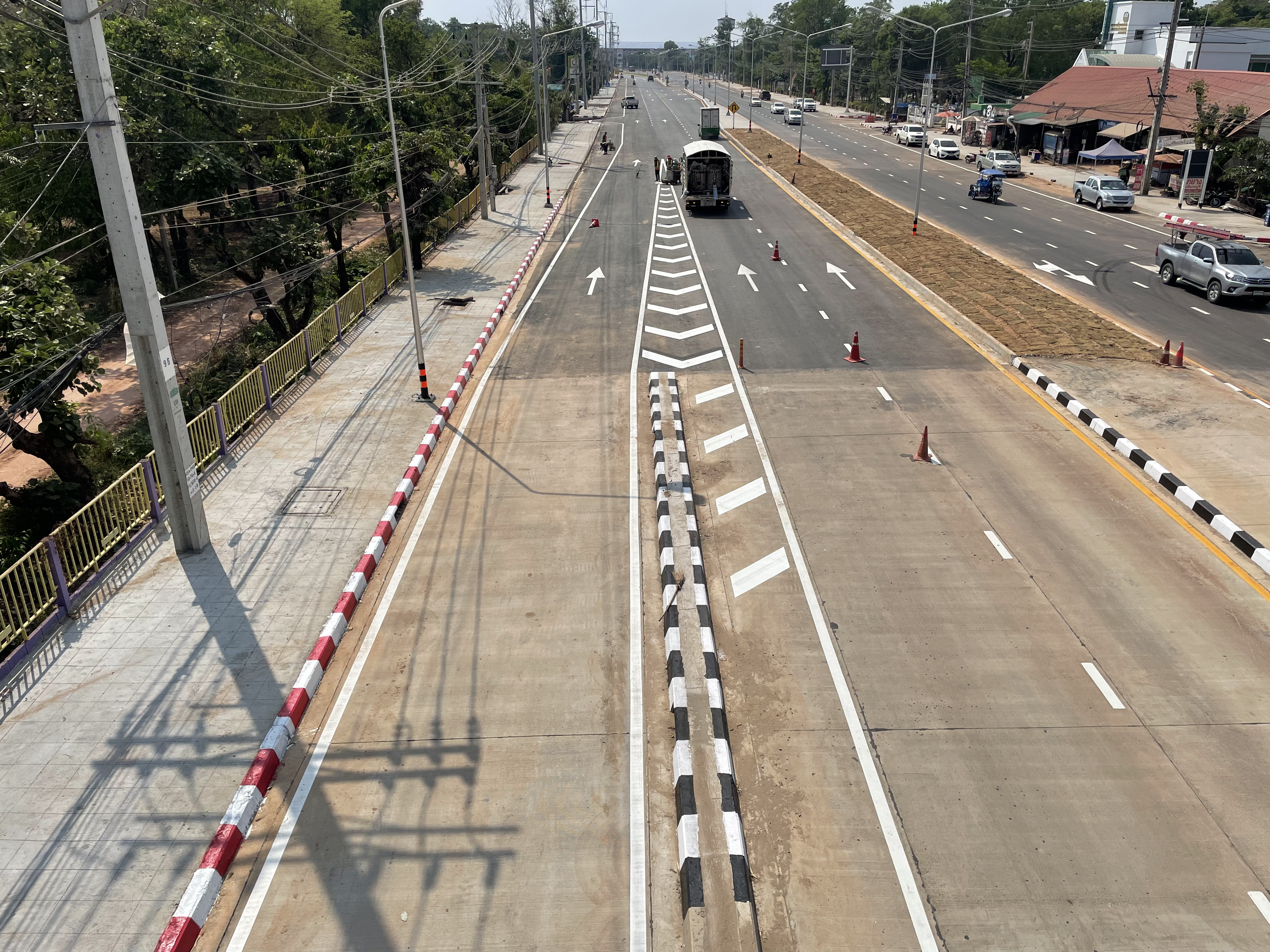 โครงการก่อสร้างโครงข่ายทางหลวงแผ่นดินประจำปีงบประมาณ พ.ศ.2568 รหัสงาน 11700 กิจกรรมก่อสร้างเพิ่มประสิทธิภาพทางหลวง ทางหลวงหมายเลข 202 ตอน หนองผือ- เขมราฐ ระหว่าง กม.388+580 - กม.389+636 (รวมทางแยกเขมราษฎร์ธานี) ปริมาณงาน 1 แห่ง